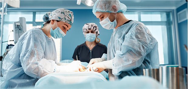 Ärzte bei einer Operation