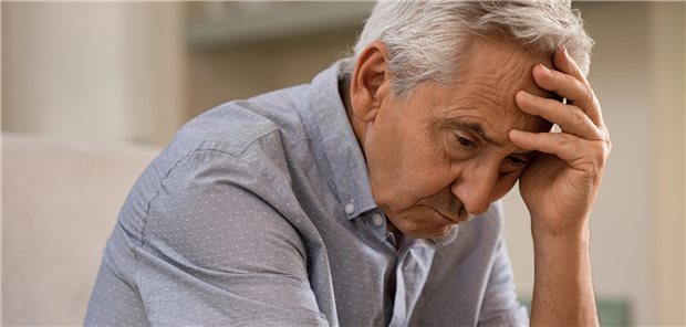WIdO-Analyse: 9,5 Millionen Bürger von Depressionen betroffen Ein Mann senkt betrübt den Kopf.