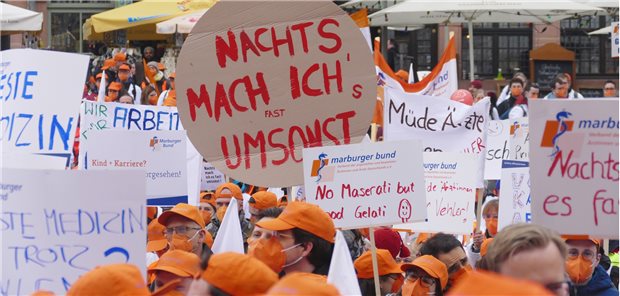 Ärzte protestieren für bessere Arbeitsbedingungen in der Klinik 4000 Ärzte machen am Donnerstag sich für bessere Arbeitsbedingungen und eine bessere Bezahlung stark.
