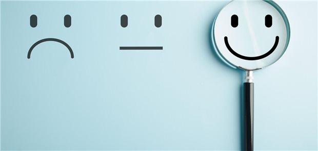 Stethoskop über verschiedenen Smileys