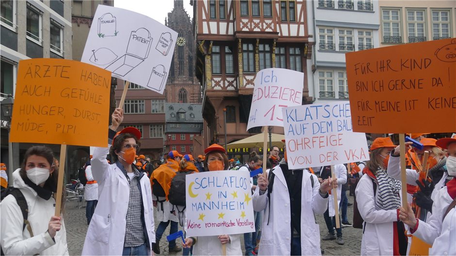 "Ärzte haben auch Gefühle, Hunger, Durst, Müde, Pipi": Junge Ärzte aus Mannheim ...
