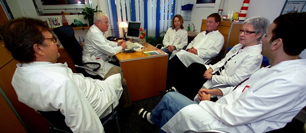 Neue MVZ-Regeln - Schutz vor Kapitalisten Ärzte im MVZ: Neue Regeln am dem neuen Jahr.