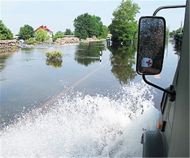 Auf Hausbesuch mit dem Unimog Ärzte in Sachsen-Anhalt bahnen sich ihre Wege zu den Patienten - notfalls per Unimog.