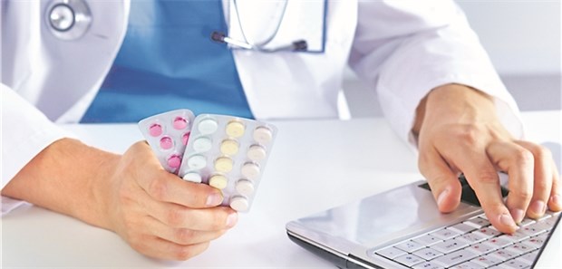 Medikationsplan: Durchwachsene Jahresbilanz Ärzte müssen seit einem Jahr einen Medikationsplan ausfüllen, wenn Patienten, die mehr als drei verordnete Medikamente einnehmen, dies wünschen.