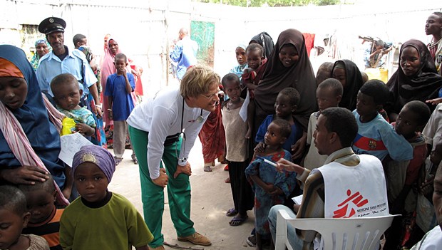 Somalia: Ärzte ohne Grenzen schließt Kliniken Ärzte ohne Grenzen im Einsatz: Ärztehelfer in Somalia reduzieren ihr Engagement.