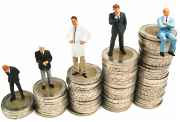 Ministerium zählt Praxischefs zu den Spitzenverdienern - KV Bayerns hält dagegen Ärzte stehen in der Freiberufler-Einkommensstatistik oben an dritter Stelle. Sagt das Bundesgesundheitsministerium.