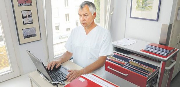 Ärzte werden von der Dokumentationsplicht stark belastet.