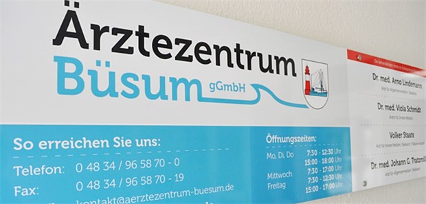 Vorzeigeobjekt am Nordseestrand Ärztehaus Büsum: Erstmals ist eine Gemeinde Träger von Arztsitzen und beschäftigt die hier tätigen Ärzte.