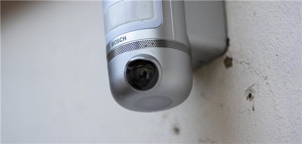 Ärztinnen und Ärzte dürfen Patienten und ihr Personal nicht ungefragt per Video überwachen.