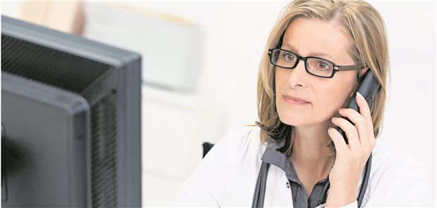 Ärztinnen und Ärzte sollen in Zukunft wieder Patientinnen und Patienten mit leichten Erkrankungen nach Telefonkontakt krankschreiben können.