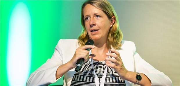 Ärztinnen und Ärzte sollen loslegen und Digitalisierung in den Alltag integrieren, sagte Dr. Susanne Ozegowski, Digitalisierungsbeauftragte im Gesundheitsministerium, beim Hauptstadtkongress.
