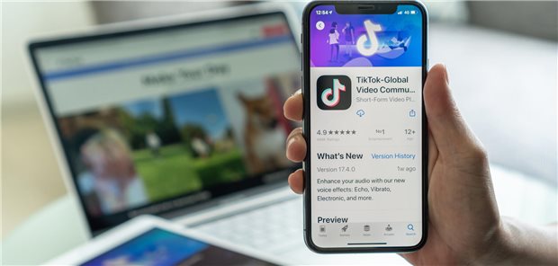 Download-Informationen für das soziale Netzwerk Tik Tok, eine globalen Video-Community in der kurze Videoclips hochgeladen und geteilt werden.