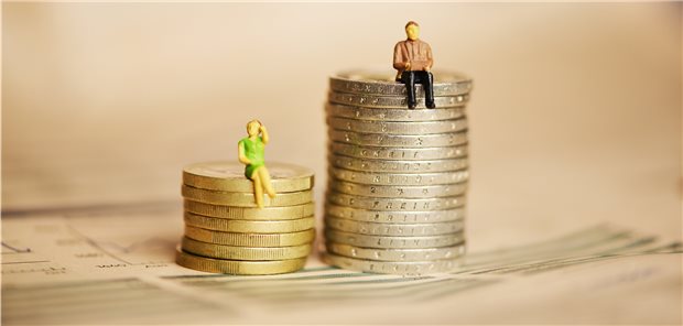 Warum Ärztinnen etwas weniger verdienen Ärztinnen verdienen im Vergleich zu ihren männlichen Kollegen noch immerhäufig weniger. Das hat aber nicht unbedingt etwas mit ungleicher Bezahlung zu tun.