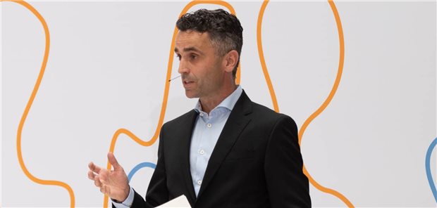 Hilfe für alle, die aus dem Raster fallen Ärztliche Versorgung sei ein Menschenrecht, unabhängig vom Status, so Berlins Ärztekammerpräsident Dr. Peter Bobbert.