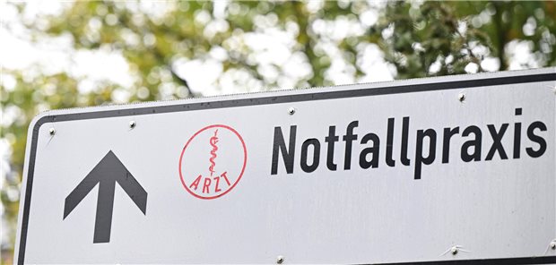 Patientengewalt: LKA Baden-Württemberg schult Mitarbeiter von Notfallpraxen Schild zu einer Notfallpraxis