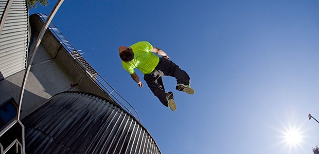 Riskanter Trendsport Parkour? Akrobatik in der Großstadt.