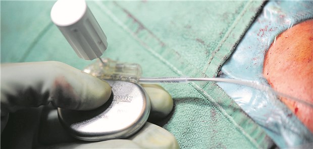 MedTech und Kliniken gehen in die Offensive Aktive Implantate stellen hohe Anforderungen an Hersteller wie auch Operateure.