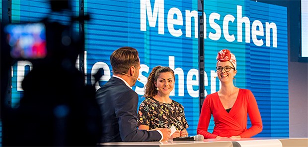 Warum Forschung die beste Medizin sein kann Aktive Influencerinnen: Samira Mousa (Mitte) und Franziska Wetzl (rechts) möchten anderen Menschen die Augen dafür öffnen, wie es sich trotz chronischer Erkrankung gut leben lässt.