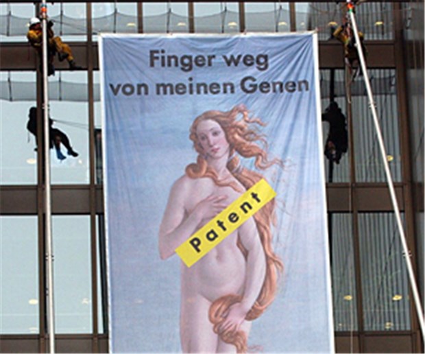 Ein Streit von vorgestern beschäftigt die Gerichte Aktivisten protestierten 2002 am Europäischen Patentamt (EPA) in München.