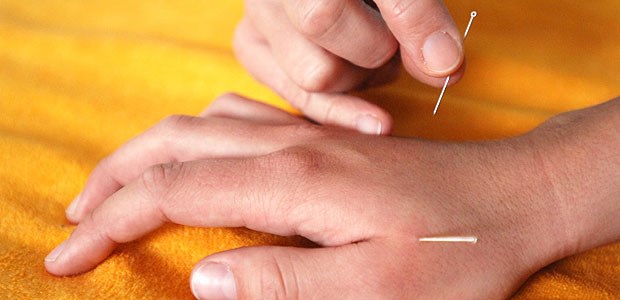 Diese Fragen stressen die Hallesche Akupunktur - nur ein Beispiel für eine Leistung, die private Versicherer nicht blind übernehmen wollen.