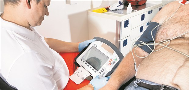 Akutes Koronarsyndrom: Bei 4 bis 25 Prozent der Patienten ist eine ST-Streckenhebung nur transient.