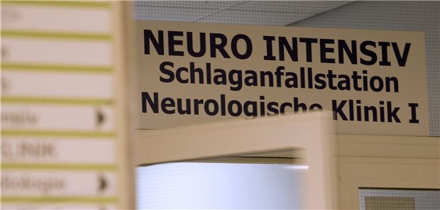 Akuttherapie bei Schaganfall: Bei Schlaganfallpatienten vor einer mechanischen Thrombektomie keine Alteplase zu verabreichen, ist einer aktuellen Studie zufolge keine gute Idee.