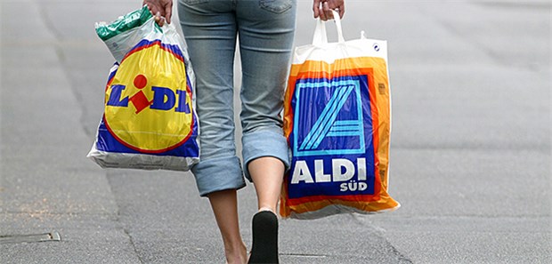 Aldi-Tüte voll mit Röntgenbildern und Patientenakten? Diese Sichtungs-Arbeit will wohl kein behandelnder Arzt.