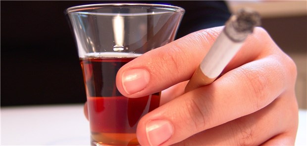 Ungesunder Lebensstil teilt Deutschland Alkohol, Rauchen, aber auch mangelnde Bewegung und ungesunde Ernährung: Jetzt liegen detaillierte Infos zu den Gewohnheiten in Deutschland vor.
