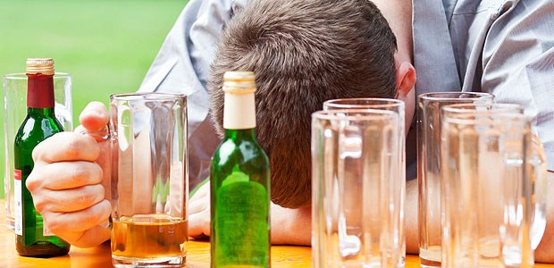 Der erste Vollrausch kommt immer früher Alkoholkonsum im Übermaß - für viele Jugendliche auch in Niedersachsen eine vertraute Erfahrung.