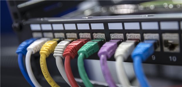 Alle Kabel richtig angeschlossen? Vor dem Wechsel des Verschlüsselungsalgorithmus haben Praxen so einiges zu beachten. (Symbolbild, Archiv)