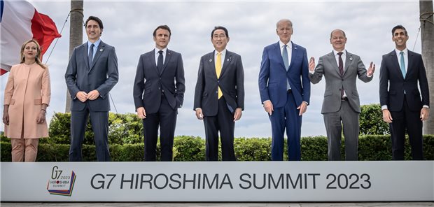 G7: Mehr Geld für Pandemievorsorge, bessere Strukturen – und weniger Panik Alle gesund? Die sieben G7-Regierungschefs verhandelten beim Hiroshima-Gipfel in Japan neben vielem anderen auch Gesundheitsthemen. Als zweiter von rechts ist auch Bundeskanzler Olaf Scholz (SPD) im Bild.