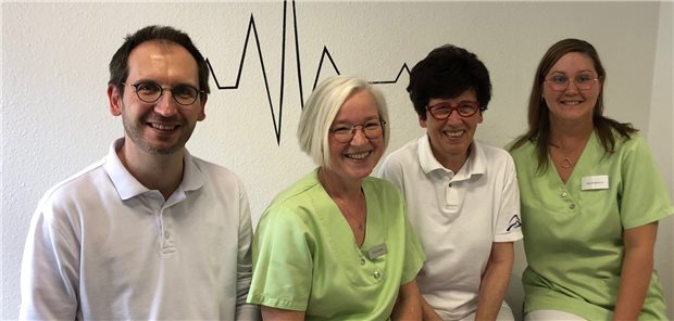 Allein auf weiter Flur: Matthias E. Worsch, seine Mutter Silvia (2.v.r.) und die Fachassistentinnen Gerlinde Sander (Mitte) und Mandy Kollascheck.