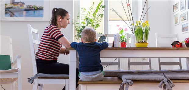 Kinderärzte fordern: Kitas im Schichtbetrieb öffnen Alleinerziehende sind von der Coronakrise besonders betroffen.