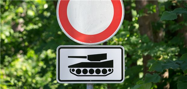 „Plötzlich ist Atomkraft grün und Rüstung in Ordnung“ Allenthalben heißt es, schwere Waffen für die Ukraine! Ob deshalb Aktien von Rüstungskonzernen schon ein nachhaltiges Investment abgeben, muss jeder selbst für sich entscheiden.