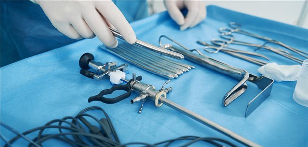 Alles da, was für den Eingriff benötigt wird? Auch im OP-Betrieb könnte es demnächst zu Engpässen bei benötigten Medizinprodukten kommen. Denn immer mehr Unternehmen bereinigen angesichts strengerer regulatorischer Anforderungen ihr Sortiment.