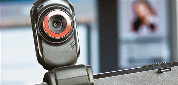 Landgericht stoppt Selbsttest-Zertifikat von AU-Schein Alles genau im Blick bei der online durch einen Arzt oder eine Ärztin überwachten Selbsttestung? Die Richter hatten daran Zweifel.