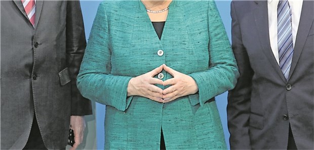 Koalitionsvertrag steht und erntet erstaunlich viel Lob Alles weitere liegt in ihren Händen und denen der SPD-Mitglieder. Die drei Parteichefs am Mittwoch in Berlin.