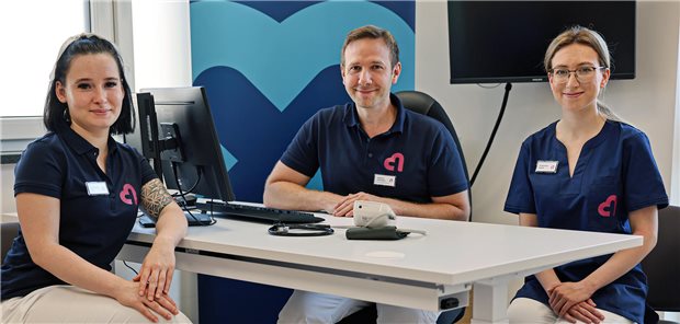 Allgemeinarzt in Werdau: Samuel Hofmann und sein MFA-Team.