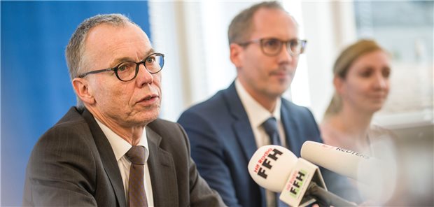 Tinnemann folgt auf Gottschalk im Gesundheitsamt Frankfurt Von links: René Gottschalk, Leiter des Frankfurter Gesundheitsamtes, Kai Klose (Grüne), Hessischer Minister für Soziales und Integration, Sandra Ciesek, Direktorin des Instituts für Virologie am Universitätsklinikum Frankfurt am Main