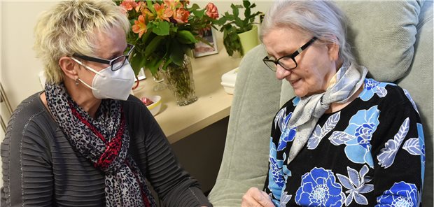 Lauterbach: Corona-Schutzvorkehrungen in Altenheimen zügig umsetzen! Als Besucher nur mit FFP2-Maske ins Altenheim: Gesundheitsminister Karl Lauterbach hat sich am Mittwoch für einen verstärkten Corona-Schutz in Pflegeeinrichtungen ausgesprochen.