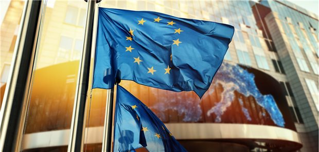 Jetzt baut die EU an einer Gesundheitsunion Als Folge der Corona-Pandemie drängen die Europa-Abgeordneten nun auf eine Gesundheitsunion, die auch eine stärkere Zusammenarbeit in der Arznei-Entwicklung vorsieht.