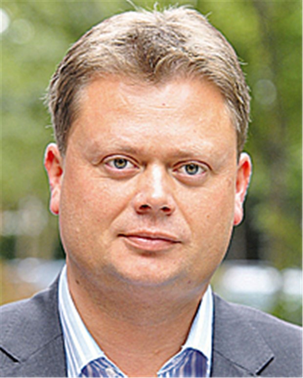 Ärzte behandeln nur - den Papierkram machen andere Als Geschäftsführer der Verwaltungsgesellschaft hilft Andreas Wierth auch bei der Suche nach Praxisnachfolgern.
