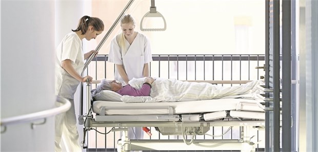 Leiharbeit als Ausweg aus der Überlastung? Als Leiharbeiter können Krankenpflegekräfte feste Dienstzeiten aushandeln. Manche sehen darin den Vorteil gegenüber der Festanstellung.