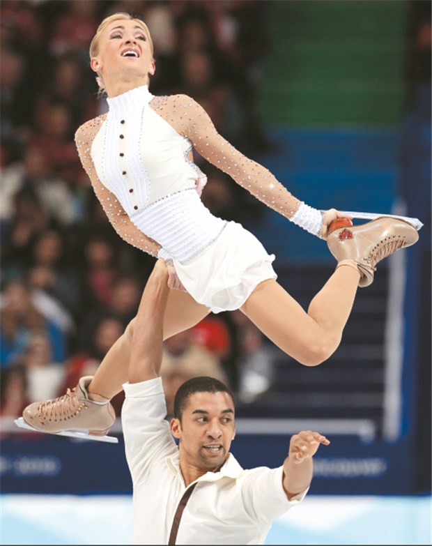 Bronze auf dem Eis und ein schwerer Abschied Als Mitfavoriten gestartet: Die deutschen Eiskunstläufer Aliona Savchenko und Robin Szolkowy mussten sich zwei chinesischen Paaren geschlagen geben. © dpa