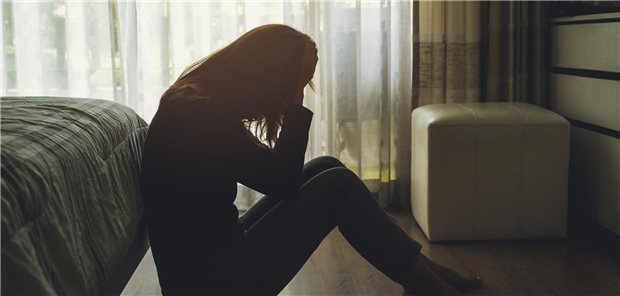 Als Ursachen der Depressionsgefährdung von Diabetespatienten vermutet die Studiengruppe um Dr. Woo Ri Chae von der Charité biologische Mechanismen, wie die Störung des Insulin-Signalwegs und die Aktivierung von Stressreaktionen, in Verbindung mit den sozialen und emotionalen Belastungen, die die Neudiagnose einer chronischen Krankheit mit sich bringt.