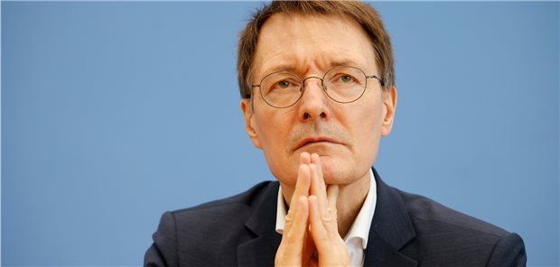 Lauterbach will an Corona-Meldepflicht festhalten Als Warnsystem sind die Meldezahlen hilfreich, findet das Bundesgesundheitsministerium um Chef Professor Karl Lauterbach.