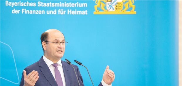 Bayerns Finanzspritze: Eine Milliarde Euro für Klinikinvestitionen Als ein wuchtiges Investitionsvolumen bezeichnete Bayerns Finanz- und Heimatminister Albert Füracker das vom bayerischen Kabinett beschlossene Krankenhausförderprogramm. (Archivbild)