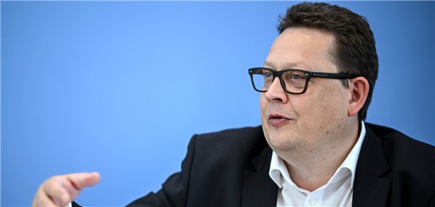 Als inakzeptabel hat Stefan Schwartze (SPD), Patientenbeauftragter der Bundesregierung, die geplante Einflussnahme auf Beratungsinhalte der Unabhängigen Patientenberatung bezeichnet.
