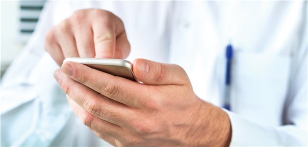 Alt und deshalb nicht digital-affin? Mitnichten. Gerade ältere und kranke Menschen erkennen den Nutzen der Digitalisierung – insbesondere im Gesundheitswesen.