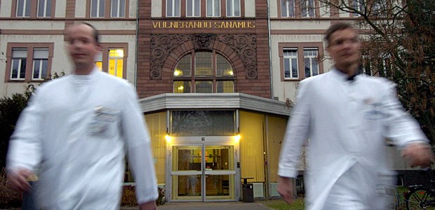 Scharfe Kritik an Landesplänen Alte Chirurgie der Uniklinik Gießen: Die Uniklinik Gießen-Marburg ist bis heute das einzige privatisierte Universitätskrankenhaus in Deutschland.